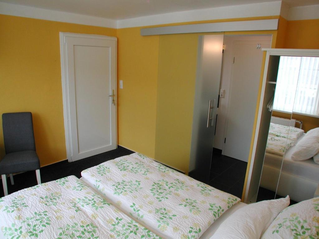 Haus Uebernachtenswert Cochem Mosel Ruang foto